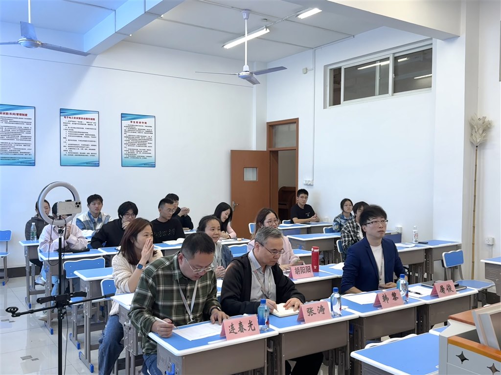 3. 演讲比赛 C123赛场.jpg 3. 演讲比赛 C123赛场.jpg