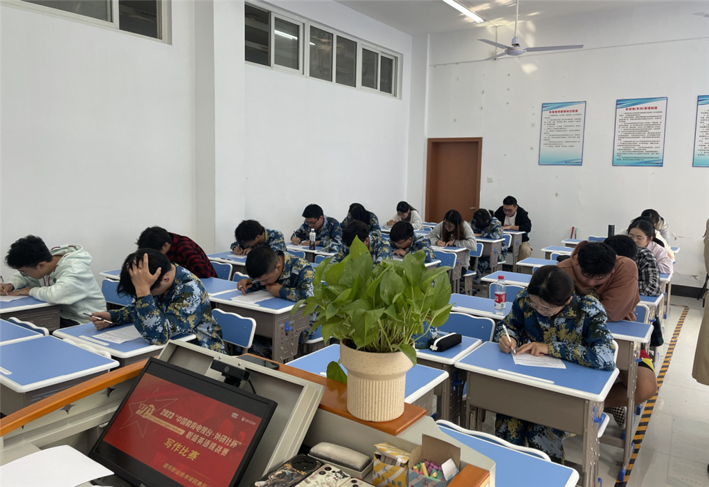 5. 写作比赛 现场1.png 5. 写作比赛 现场1.png