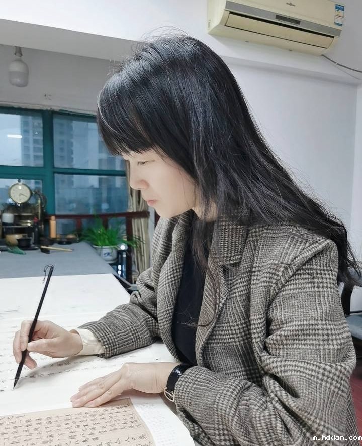 6教师第一党支部 沈初霞.jpg 6教师第一党支部 沈初霞.jpg