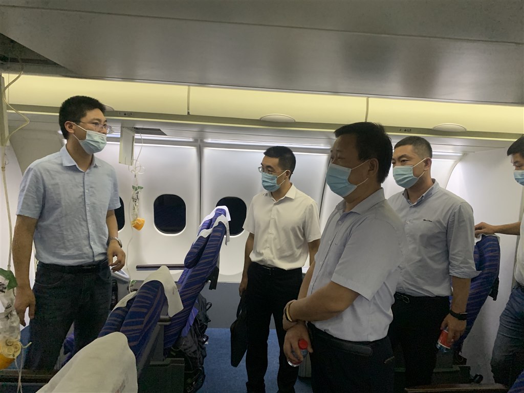 检查实训航空舱.jpg 检查实训航空舱.jpg