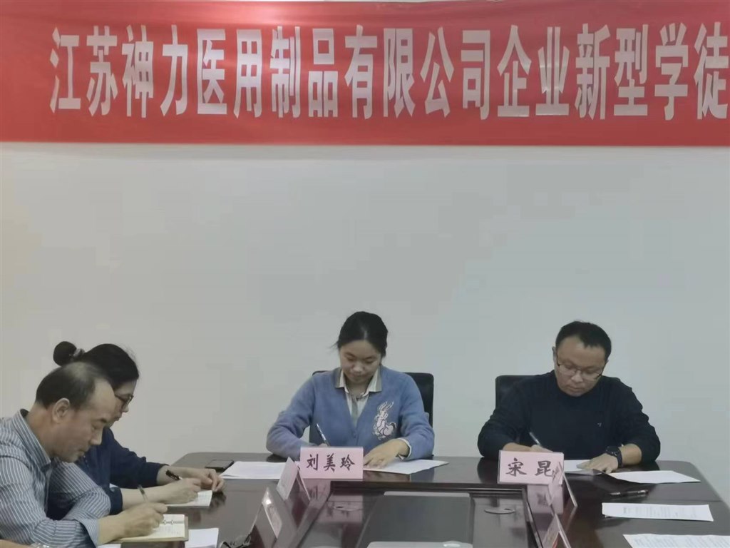 签订合作协议1.jpg 签订合作协议1.jpg