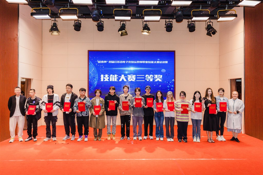 赵鑫同学荣获“技能大赛三等奖”.jpg 赵鑫同学荣获“技能大赛三等奖”.jpg