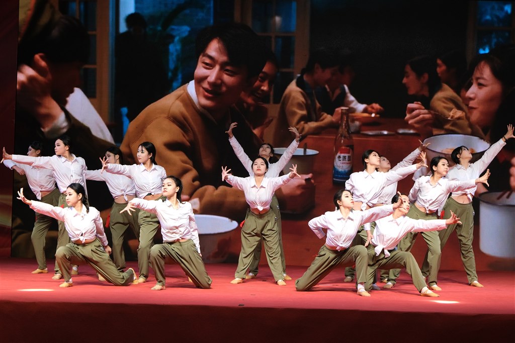 03旅游商贸拉丁舞芳华.JPG 03旅游商贸拉丁舞芳华.JPG