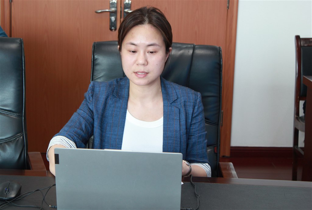 1韩副校长黎汇报.JPG 1韩副校长黎汇报.JPG