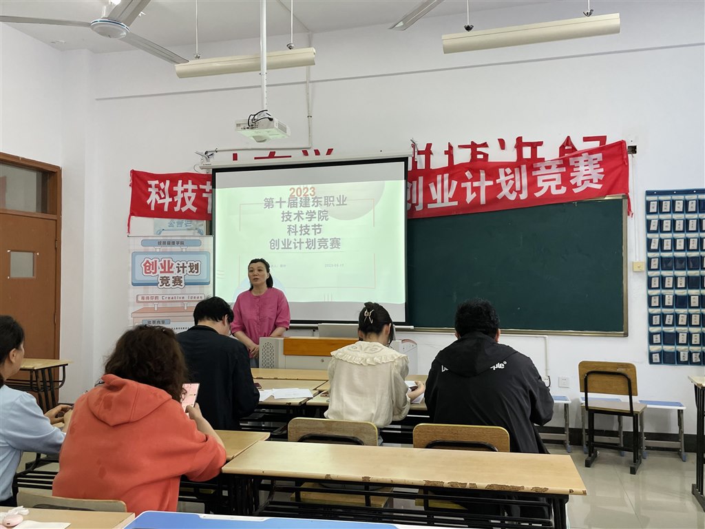 指导老师2.jpg 指导老师2.jpg