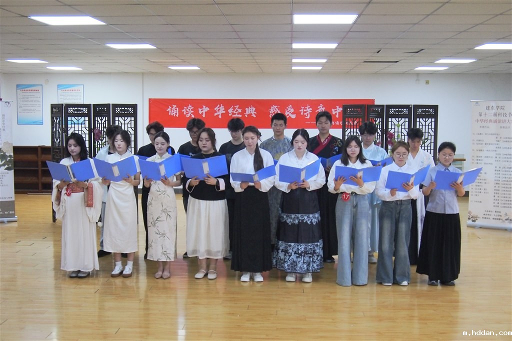 集体朗诵.JPG 集体朗诵.JPG